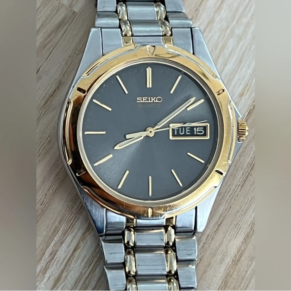 Seiko Men's Watch Gray Dial Two-Tone Stainless Bracelet Day Date Windows